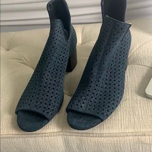 Lori Goldstein Peep-Toe Pump Blue size 9